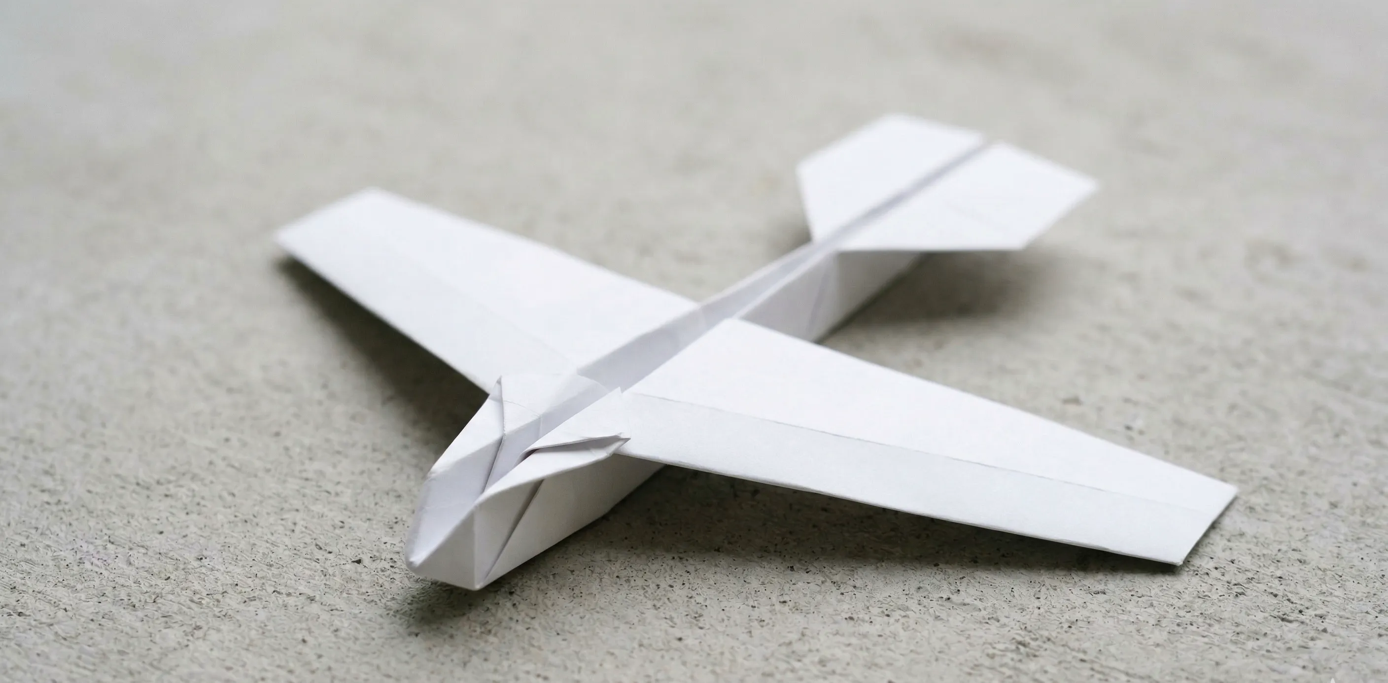 Le Planeur Nakamura terminé — avion en papier A4 pour la durée de vol